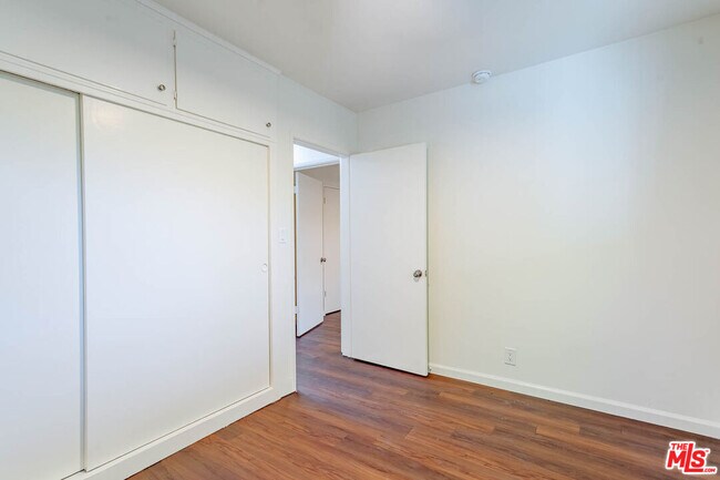 Building Photo - 11749 Riverside Dr