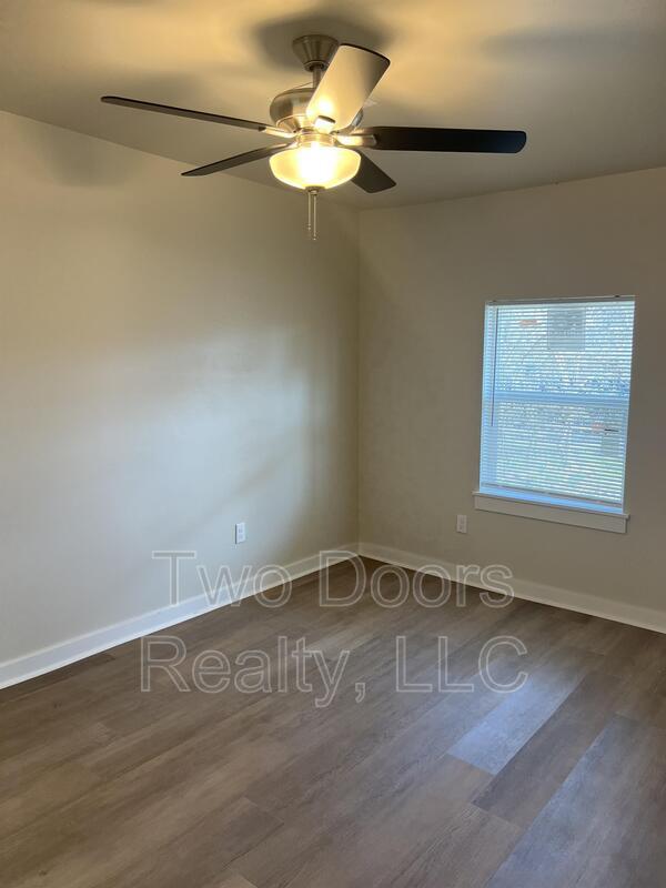 Building Photo - 221 W Himes St