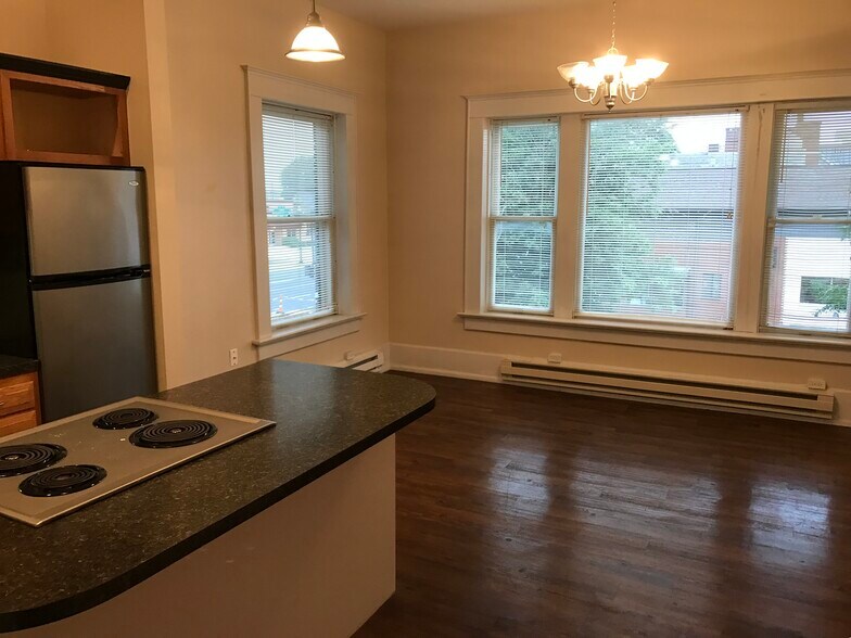 Building Photo - 801 S Main St