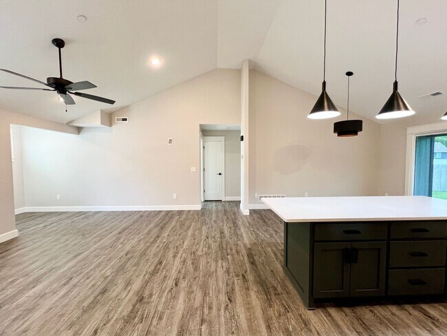 Building Photo - Modern Single-Family Home in Scenic Meadows Neighborhood