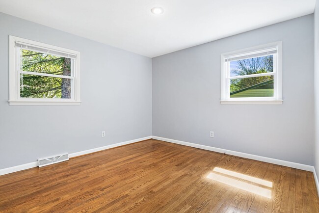 Building Photo - 3-Bedroom West Asheville Ranch with Bonus ...