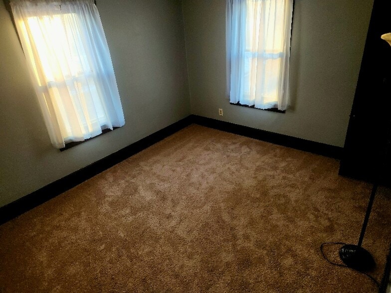 Building Photo - 446 Hower St NE