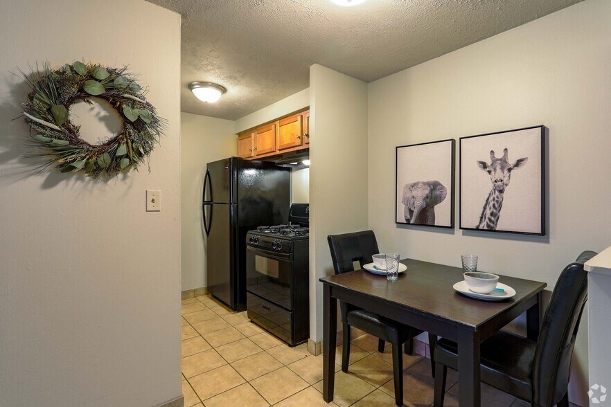 Primary Photo - Chamberlain I & II Apartments