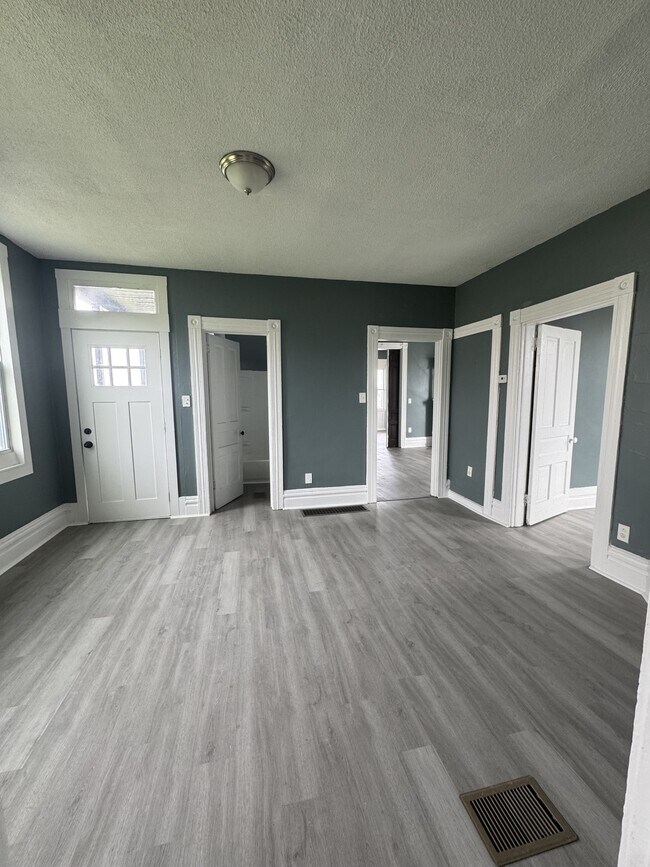 Building Photo - 3200 Brunot Ave