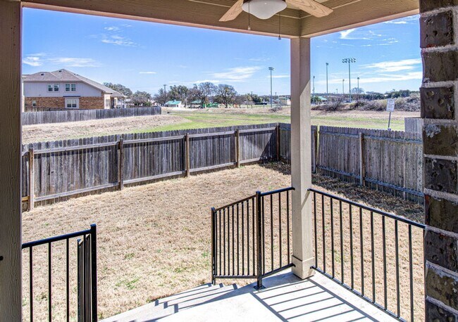Building Photo - 508 Nogales Ln