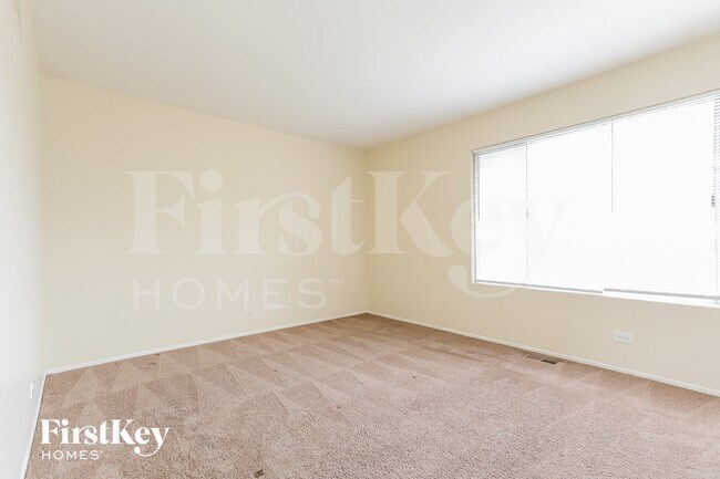 Building Photo - 185 Mulford Dr