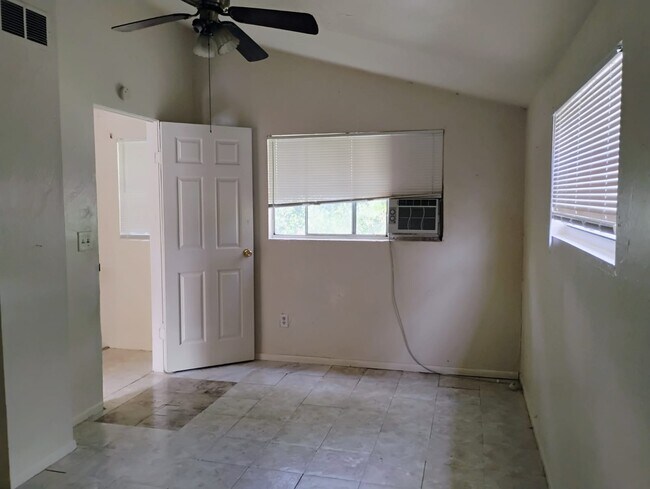 Building Photo - 538 State St