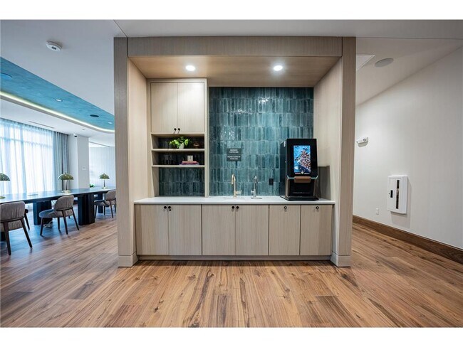 Building Photo - 640 Wisconsin Ave N