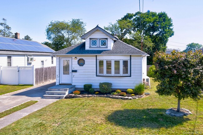 Building Photo - 23 Cedar Ave