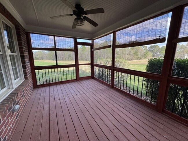 Building Photo - Eagle Ridge Golf Club!