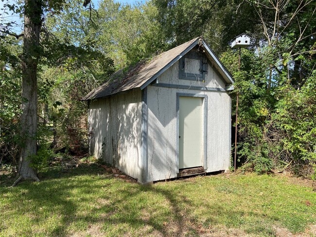 Building Photo - 2103 Holly Dr