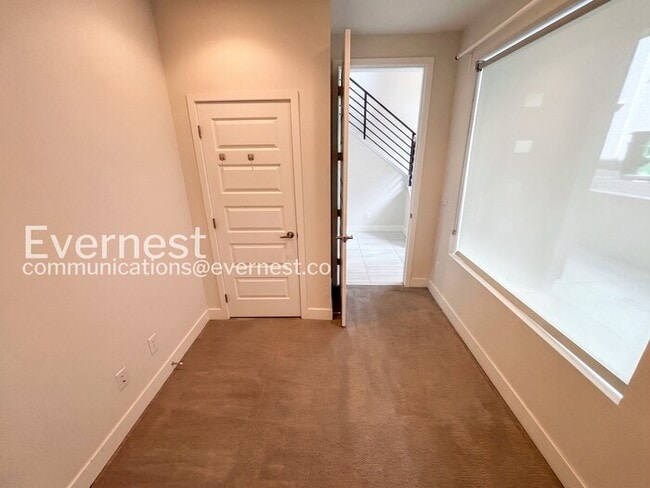 Building Photo - 3 Bed, 3 Bath Home with Garage / Available Soon!