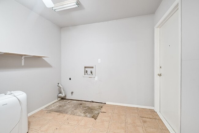 Building Photo - Simple 3 Bedroom, 2 Bath Home in South Aus...