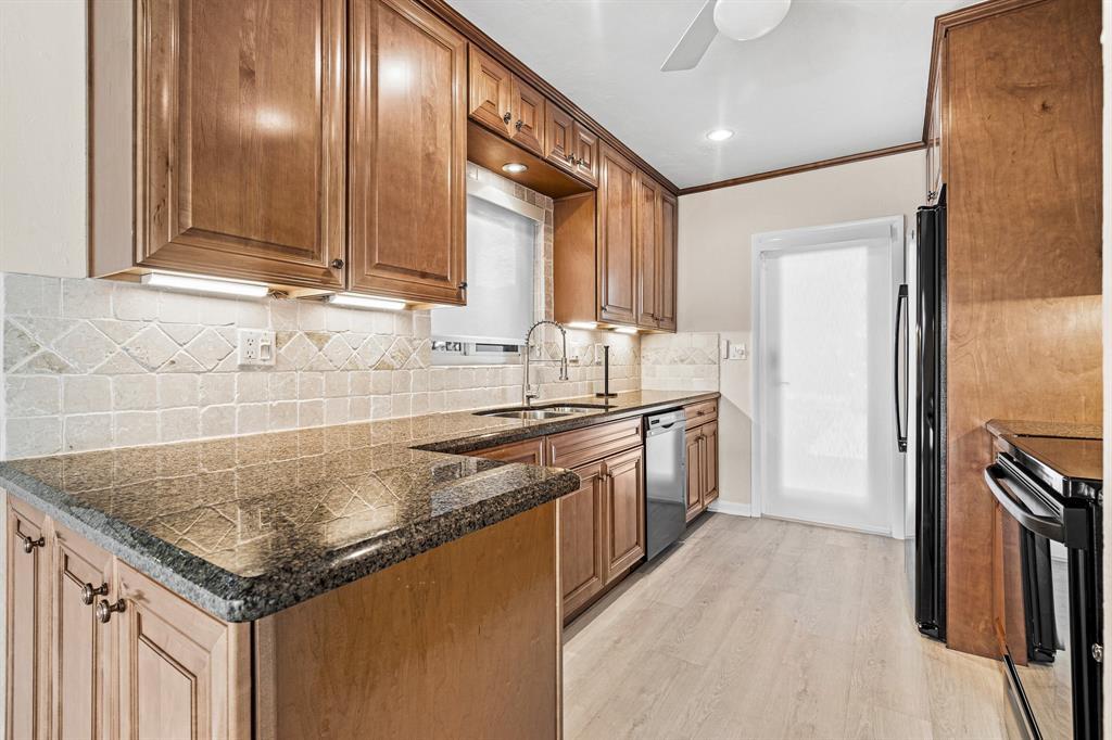 Building Photo - 1900 NE 19th St