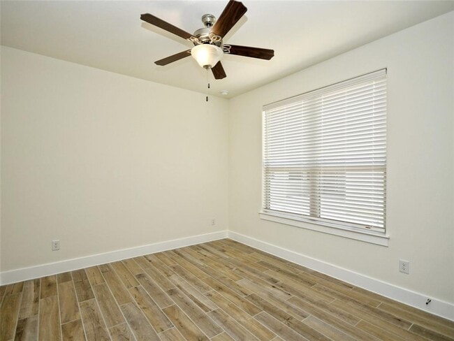 Building Photo - 408 Parkline Dr