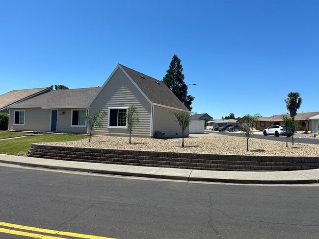 Building Photo - 2813 Vista Palomar