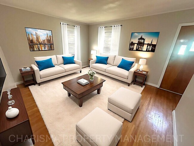 Building Photo - Spacious 2 Bedroom, 1.5 Bath Home, Newly U...