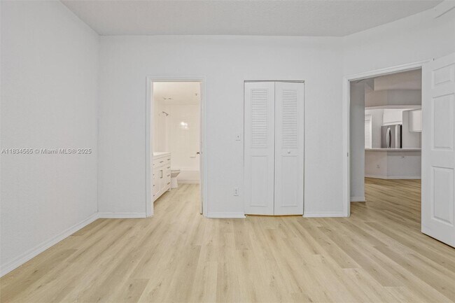 Building Photo - 775 SW 148th Ave
