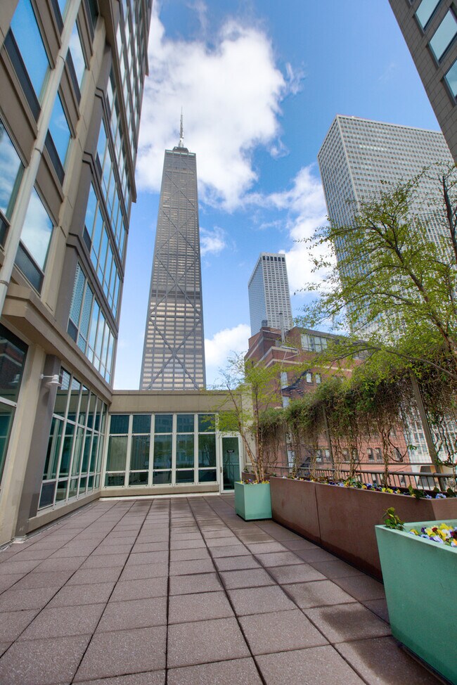 Building Photo - 57 E Delaware Pl