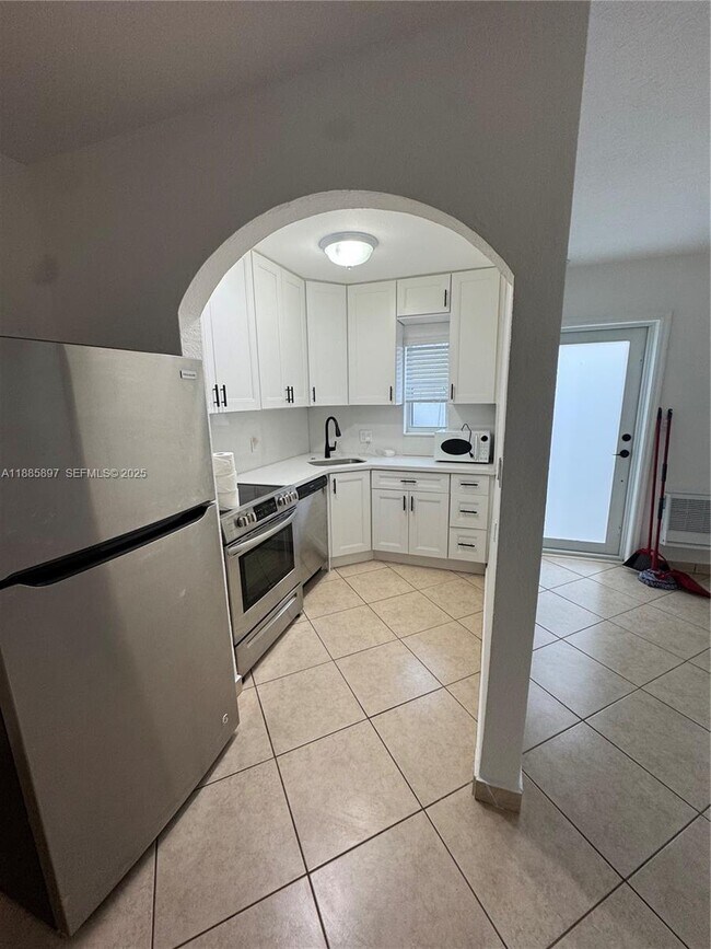 Building Photo - 1625 Dewey St