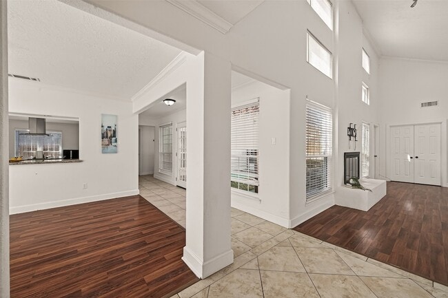 Building Photo - 11414 Meadow Lake Dr