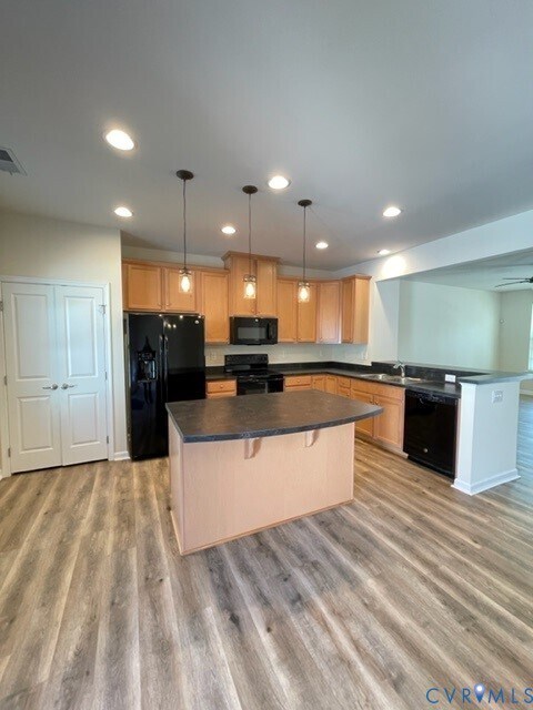 Building Photo - 8107 Creekside Village Dr