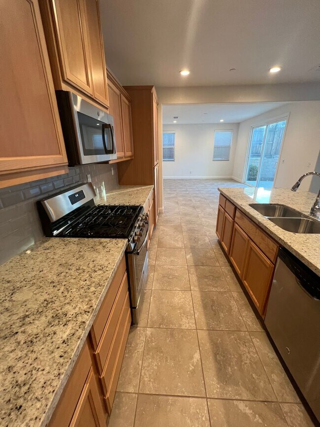 Building Photo - Spacious 4 Bedroom Home with Downstairs Bedroom and Upstairs Loft in Whitney Ranch Rocklin