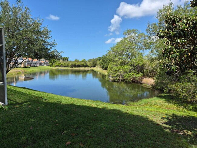 Building Photo - "Spacious 1732 Sq Ft 3-Bed, 2 Baths, in Tarpon Springs!"