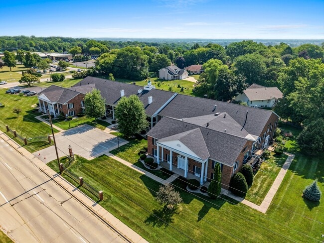Building Photo - Old Orchard Luxury Apartment Homes