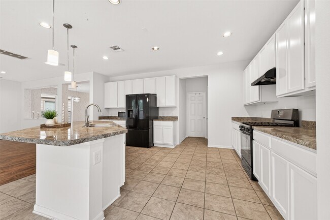 Building Photo - 21454 Piralta Ridge Ln