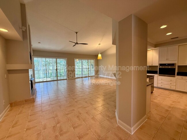 Building Photo - 330 N Shore Cir