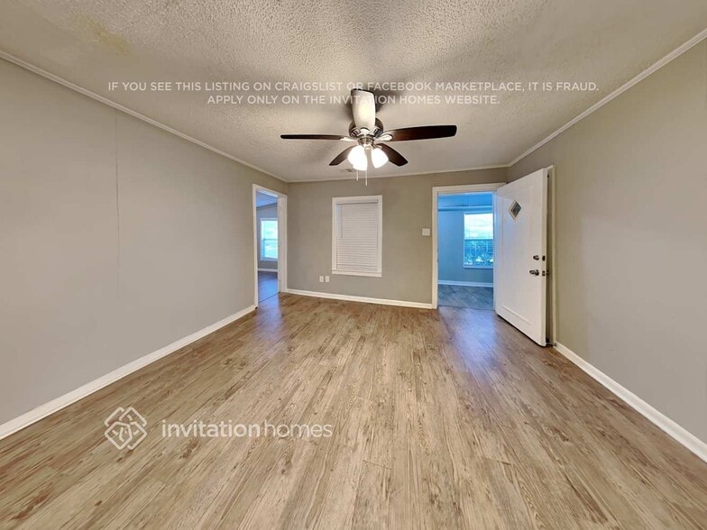 Building Photo - 905 E Crockett St