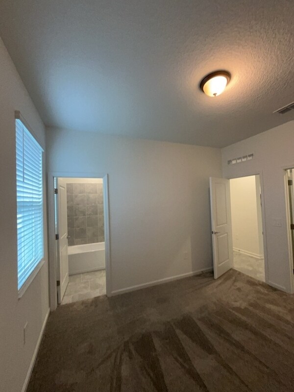 Building Photo - 3132 Country Side Dr