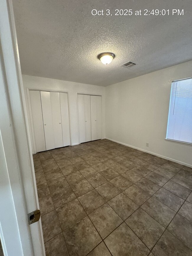 Building Photo - 2967