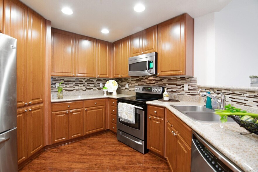 Spacious Kitchen with plenty of cabinets - 1883 AGNEW RD UNIT 362