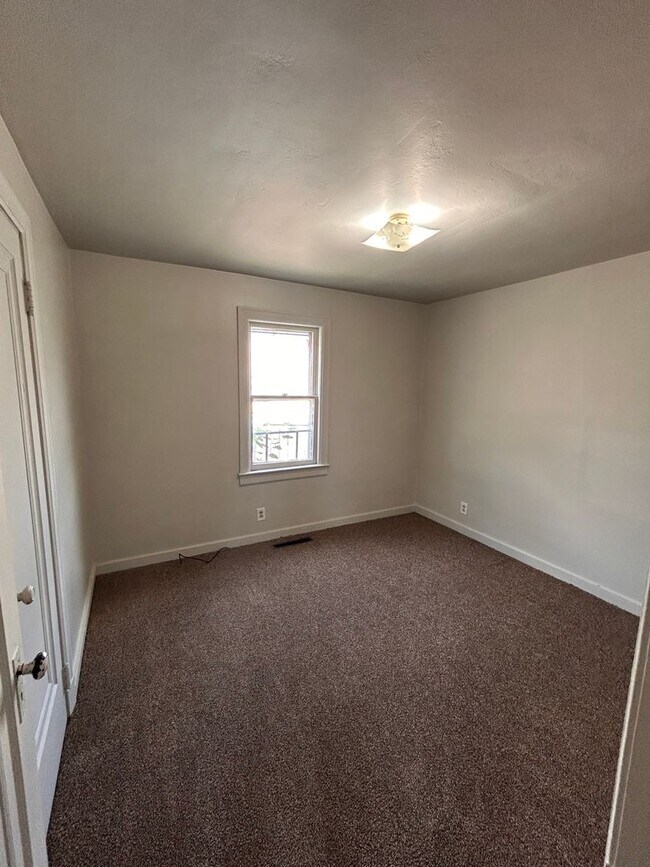 Building Photo - 3917 Avondale Dr