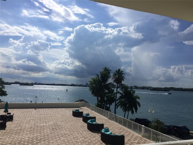 Building Photo - 10350 W Bay Harbor Dr