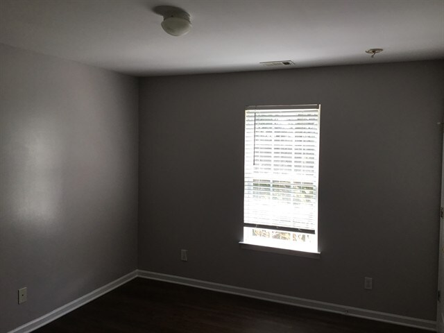 Building Photo - 6924 Red Bud Circle