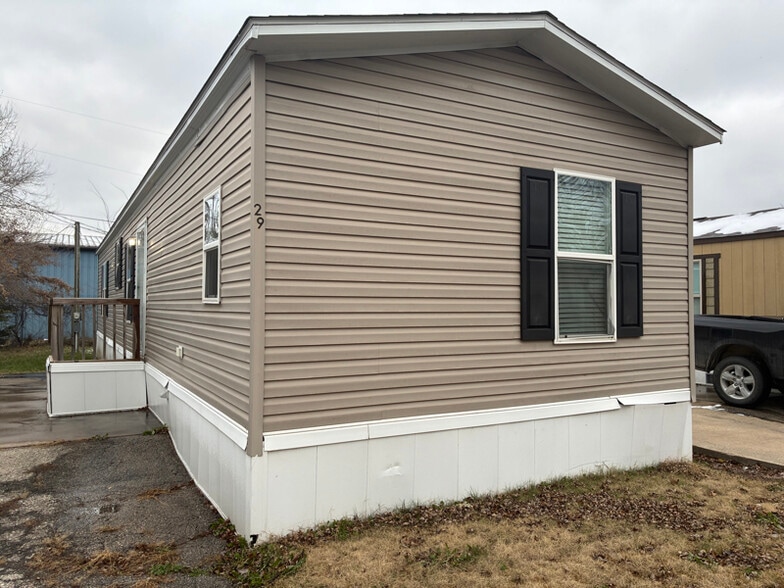 Building Photo - 4842 SW Topeka Blvd