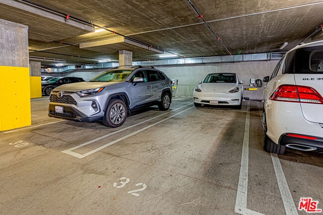 Building Photo - 1101 S Harvard Blvd