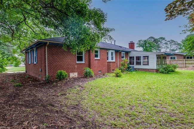 Building Photo - 5525 Greenefield Dr S