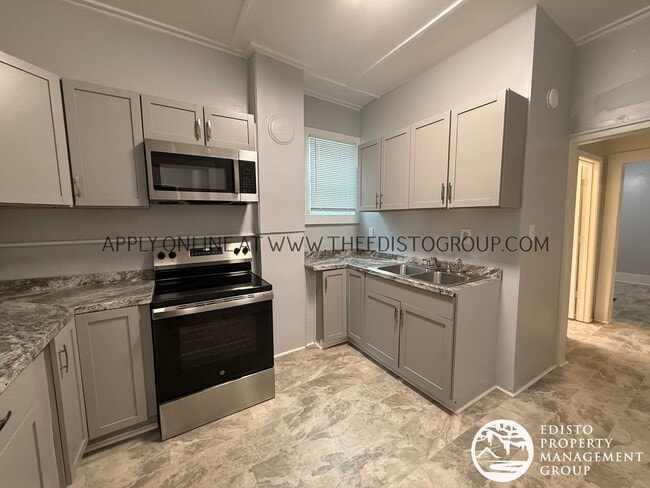 Building Photo - 497 Boulevard St