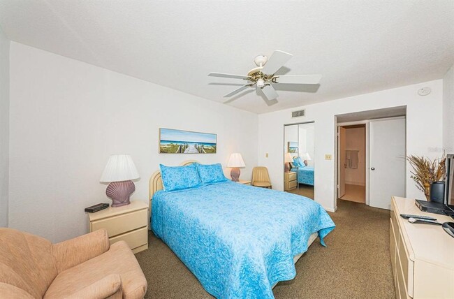 Building Photo - 5801 Bahia Del Mar Cir N