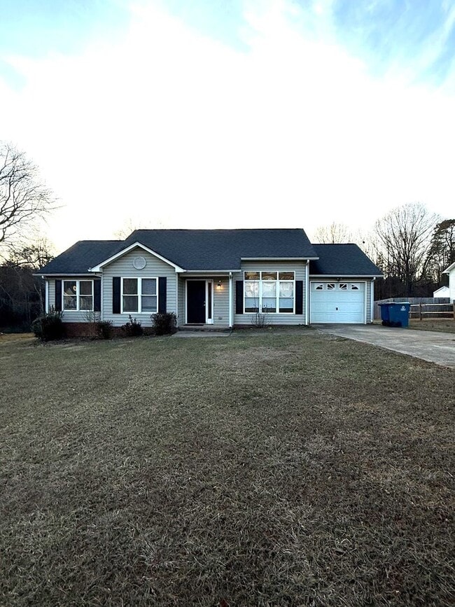 Building Photo - Home with 3 Bedrooms, 2 Baths & Single Attached Garage in Catawba NC