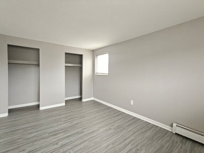 Building Photo - 308 Main St