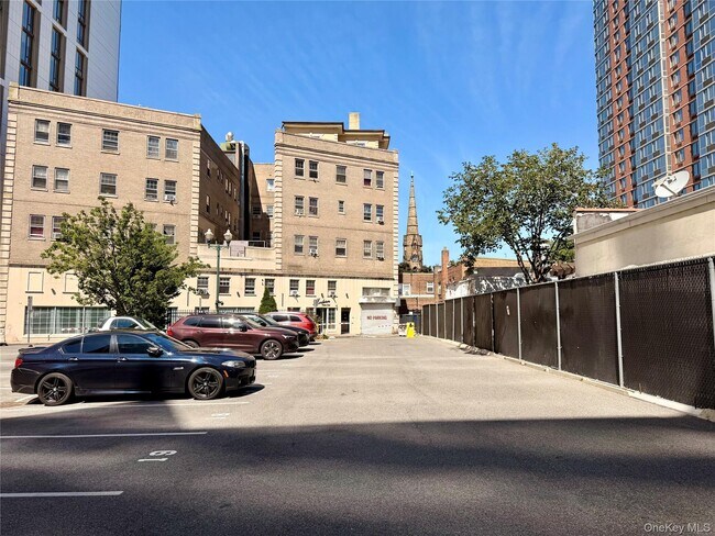 Building Photo - 543 Main St