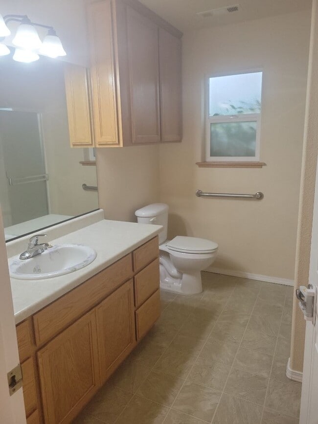 Building Photo - Beautiful 3 bed/2 bath home in Rogue River...