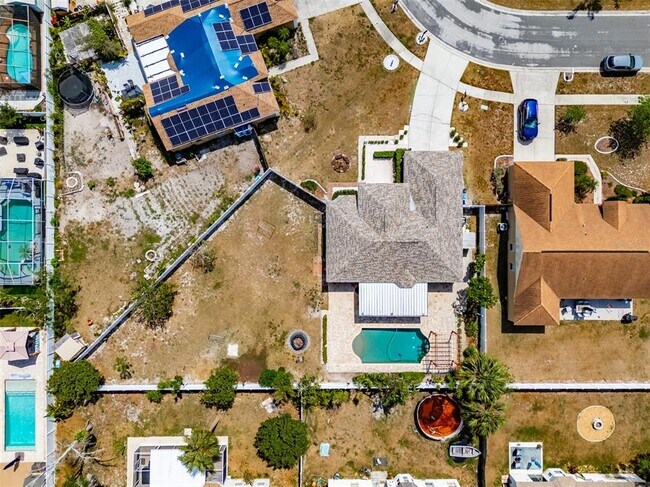Building Photo - 14717 Redcliff Dr