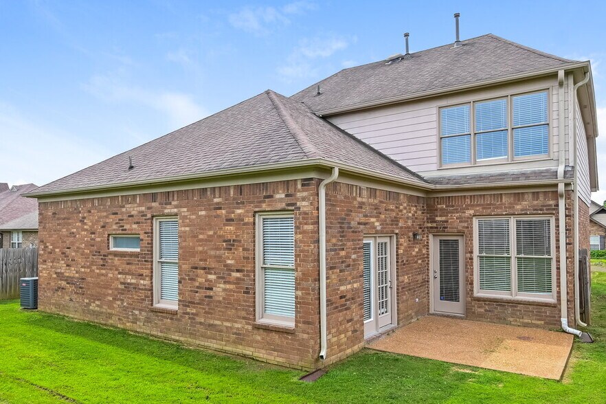 Building Photo - 2906 N Hartland