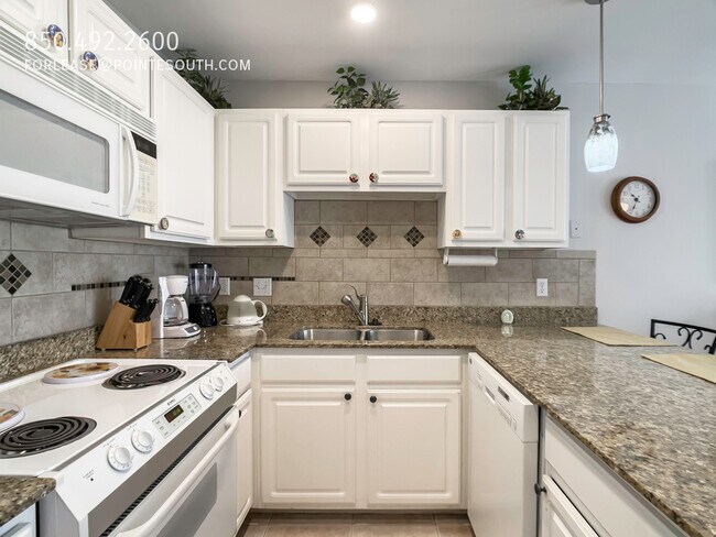 Building Photo - 13500 Sandy Key Dr